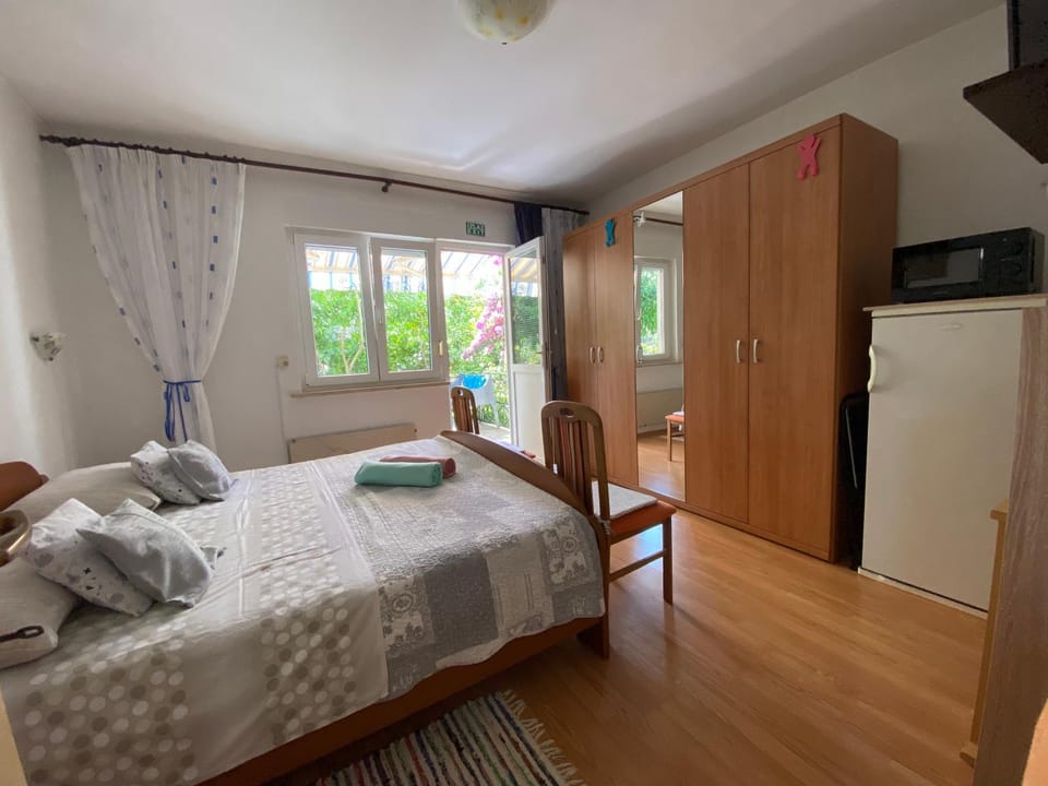 Bed, Bedroom, wardrobe