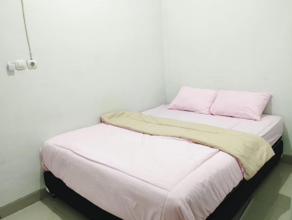 Golden Rose Homestay Surabaya Vacation rental in East Java