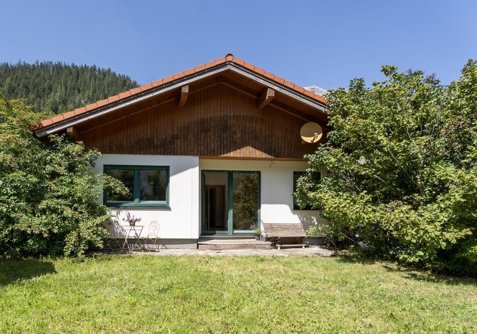 Property building, Natural landscape, Garden, Balcony/Terrace