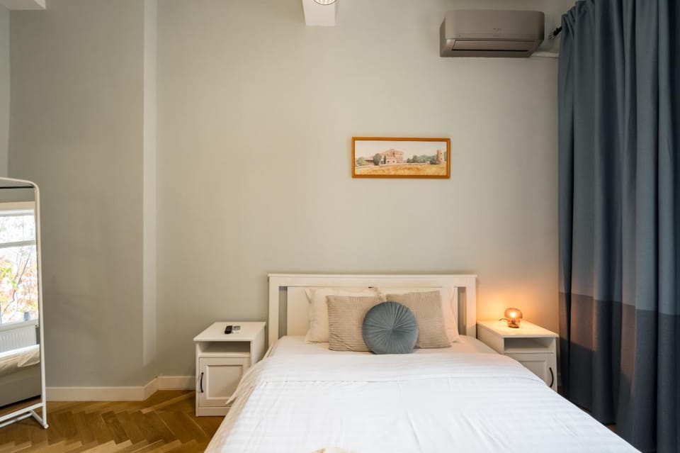 Bed, Photo of the whole room, Bedroom, air conditioner