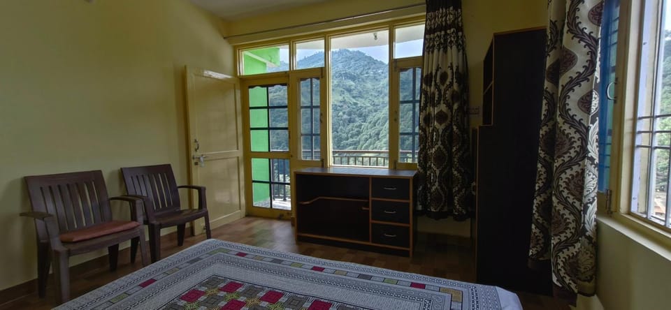 Bedroom, Mountain view