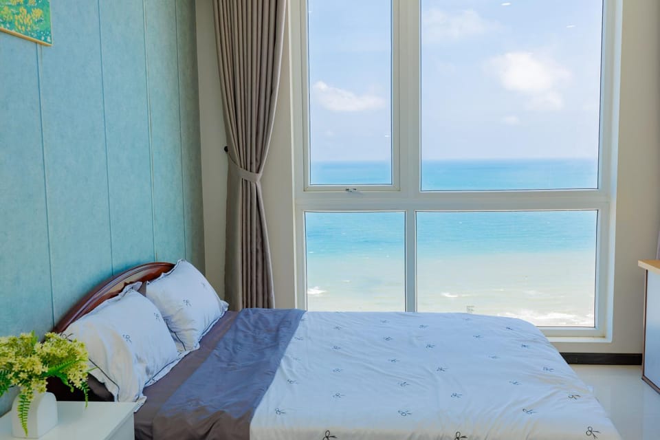 Bed, Natural landscape, View (from property/room), Photo of the whole room, Beach, Bedroom, Sea view
