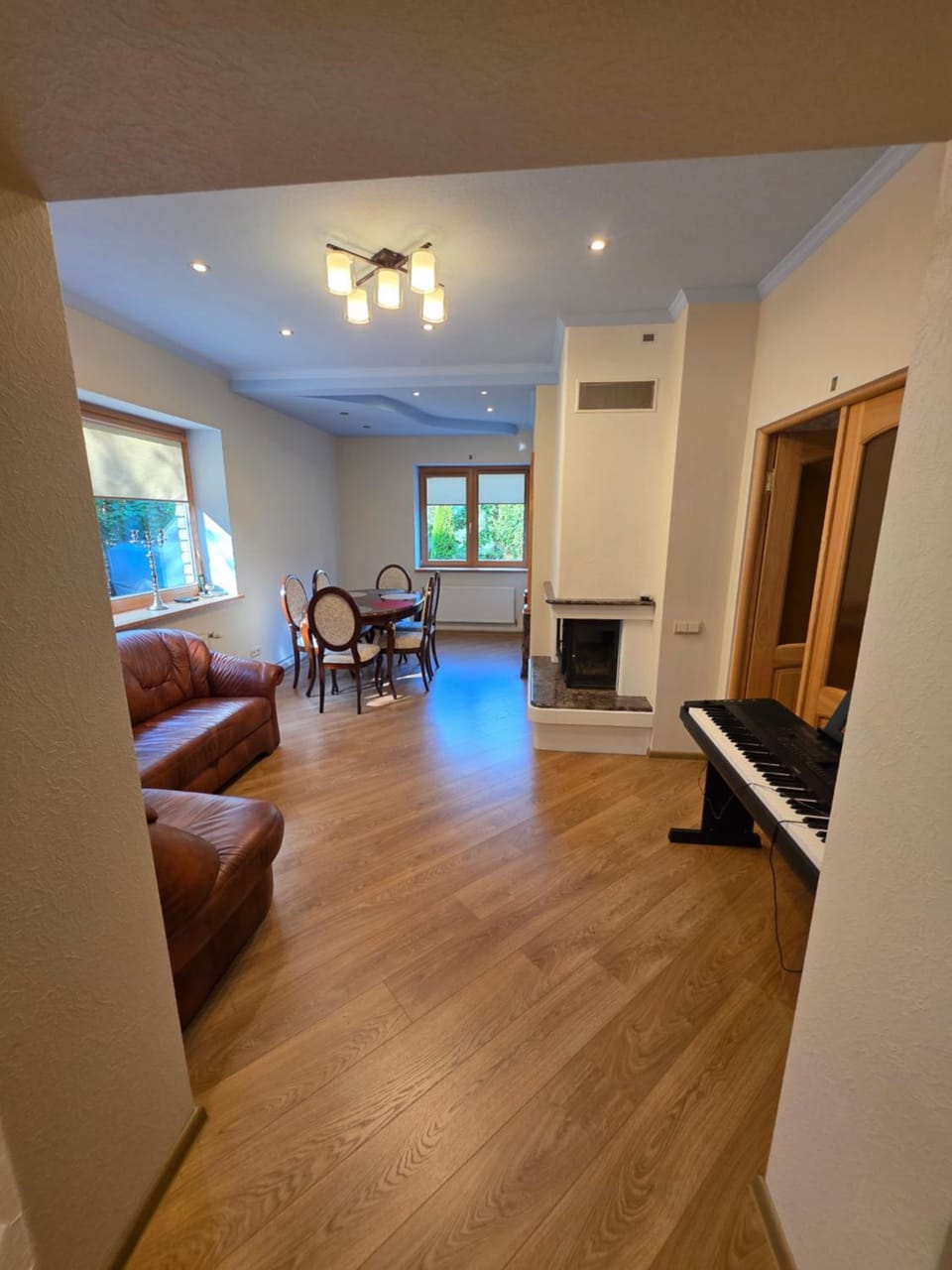 Seating area, Dining area