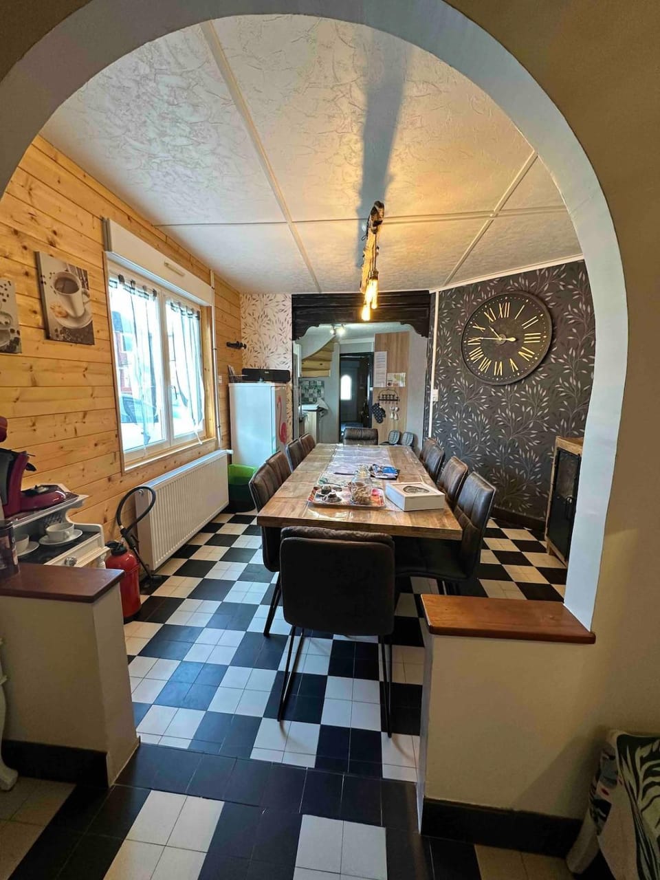 Kitchen or kitchenette, Seating area