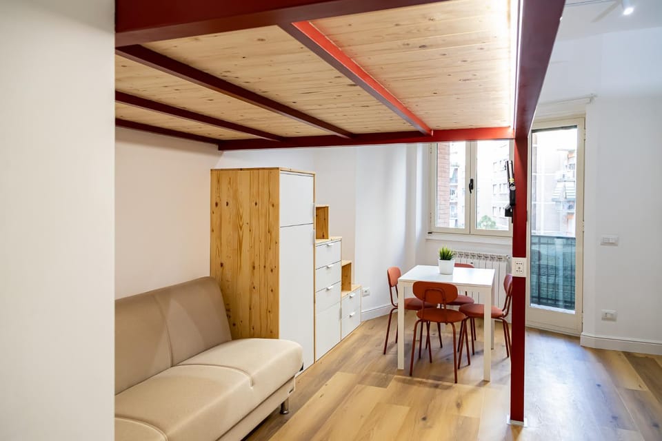 Photo of the whole room, Dining area, wardrobe
