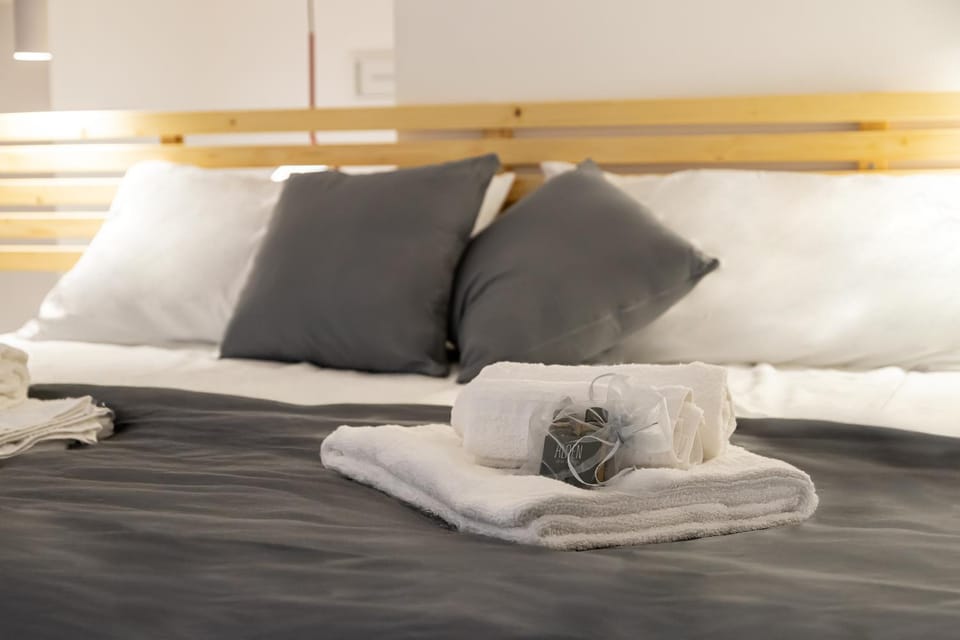 Living room, Bedroom, towels