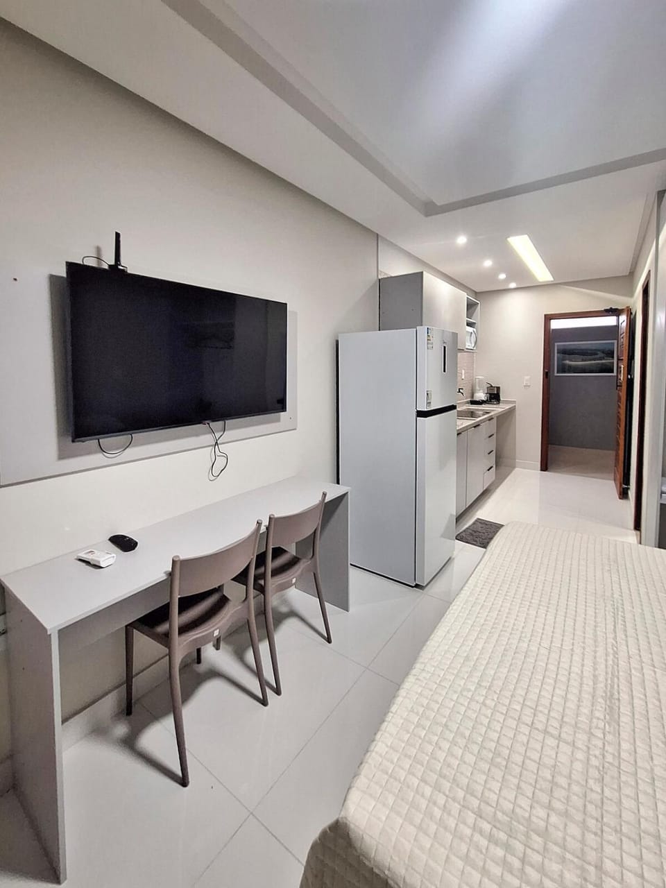Bed, TV and multimedia, Kitchen or kitchenette, Photo of the whole room, Dining area, Bedroom, pet friendly