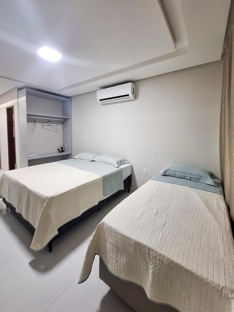 Bed, Photo of the whole room, Bedroom, air conditioner