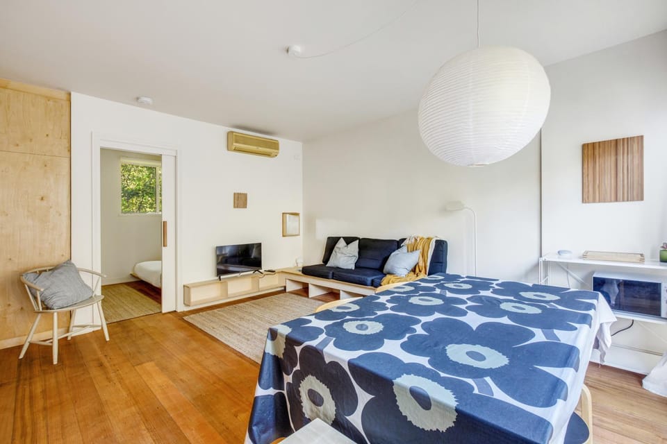 Living room, Seating area, Dining area, air conditioner