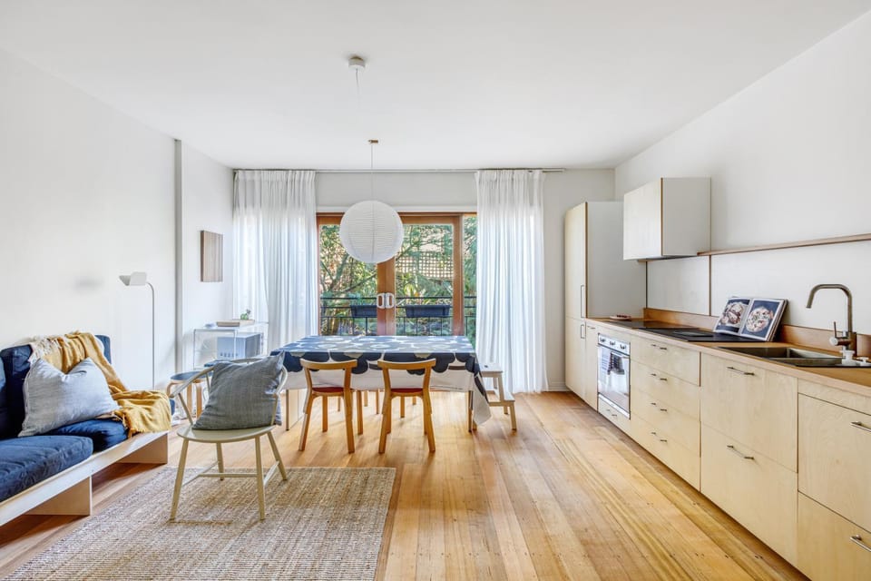 Kitchen or kitchenette, Living room, Seating area, Dining area, stove