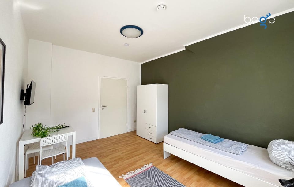 Bed, TV and multimedia, Photo of the whole room, Bedroom, towels, wardrobe