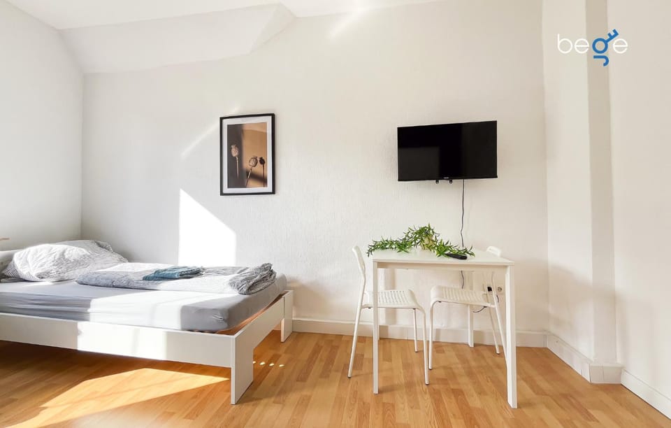 Bed, TV and multimedia, Photo of the whole room, Bedroom, towels