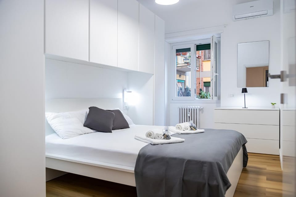 Bed, Photo of the whole room, Bedroom, towels, air conditioner