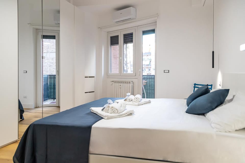 Bed, Photo of the whole room, Bedroom, towels, wardrobe, air conditioner
