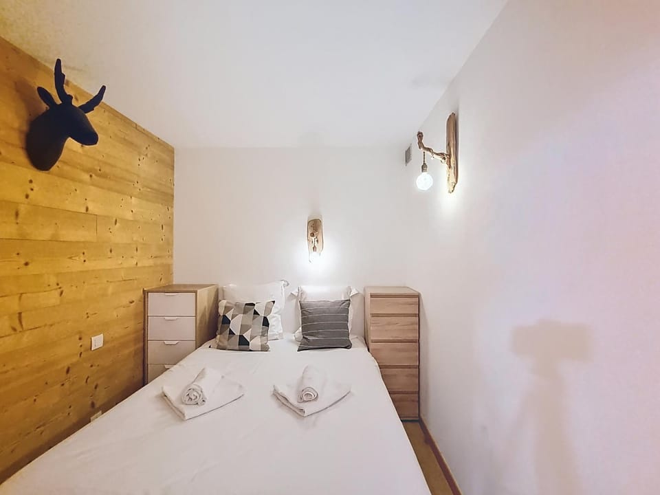 Bed, Bedroom