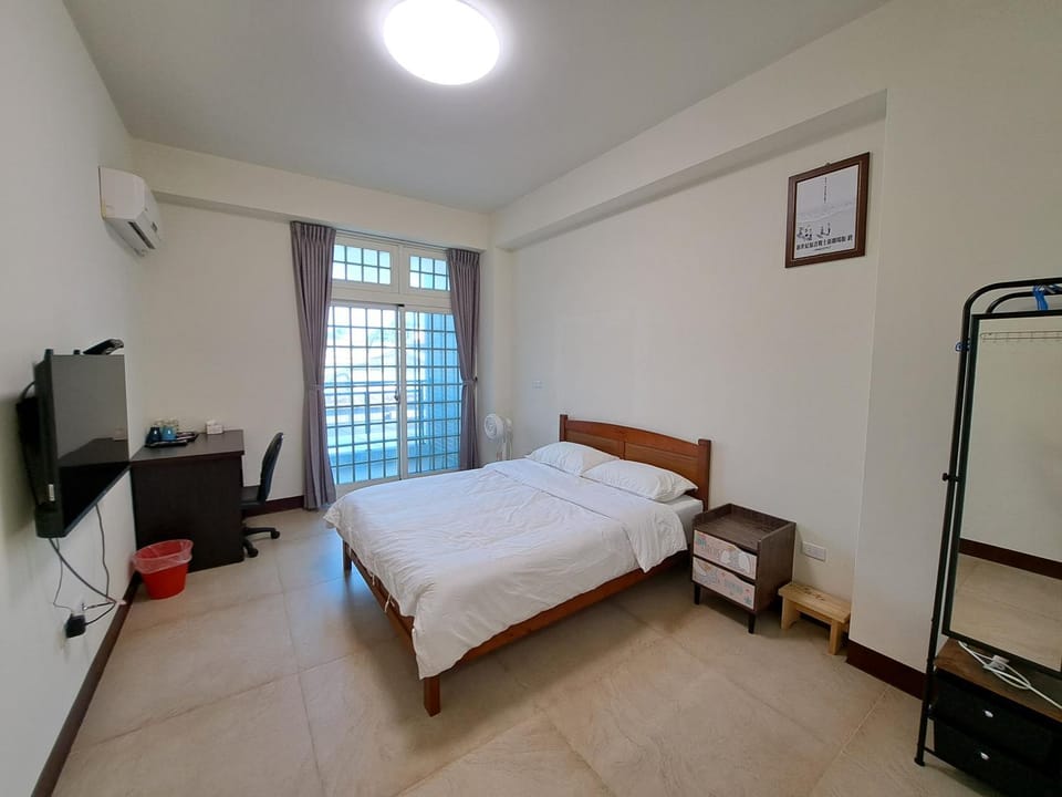 Bed, TV and multimedia, Photo of the whole room, Bedroom, air conditioner