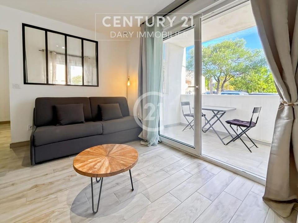 Patio, View (from property/room), Balcony/Terrace, Living room, Seating area