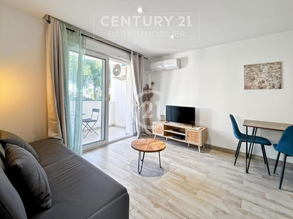 Communal lounge/ TV room, TV and multimedia, Living room