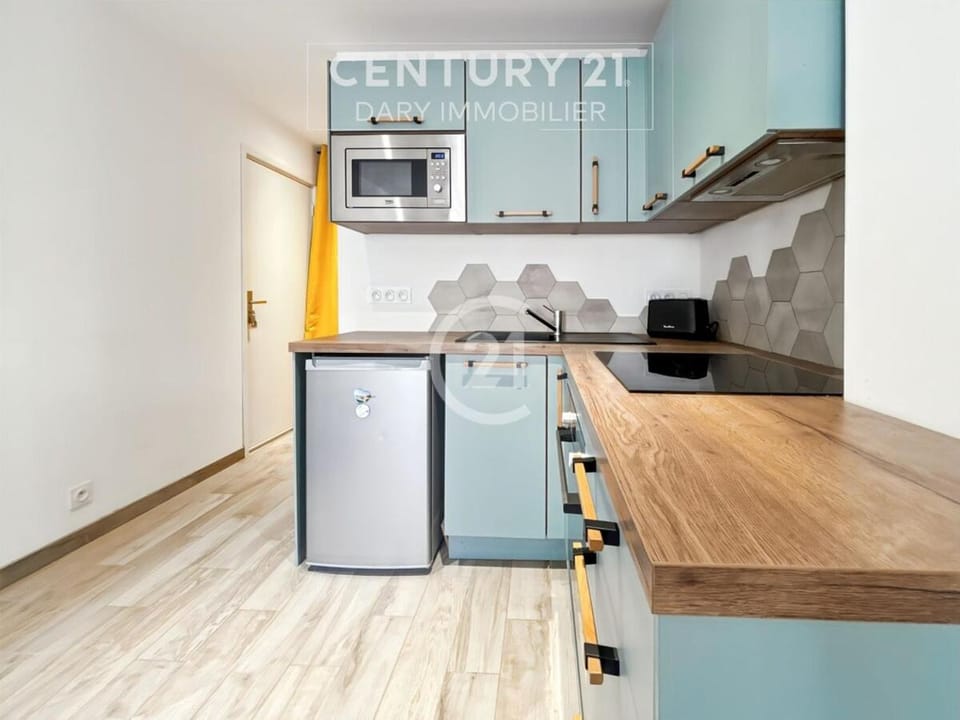 Kitchen or kitchenette, Dining area, oven, stove