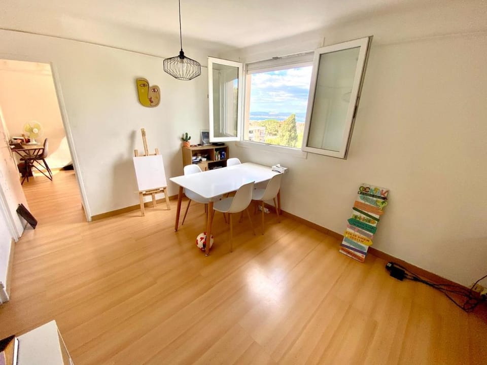 Appartement confortable avec vue sur étang de Thau et télétravail Apartment in Occitanie
