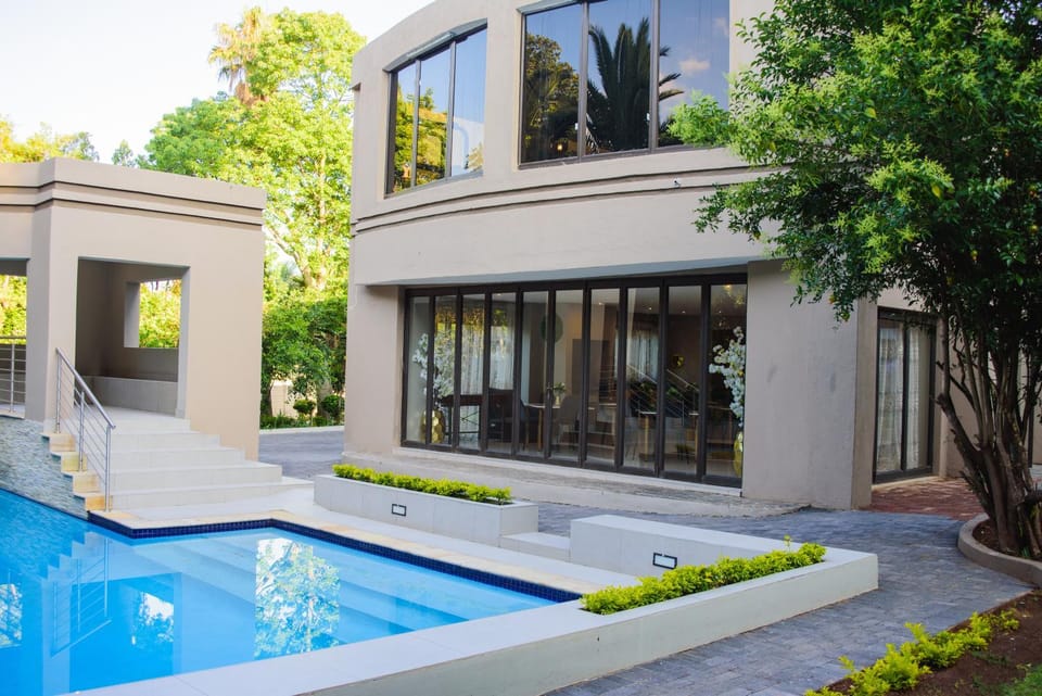 Property building, Day, Swimming pool