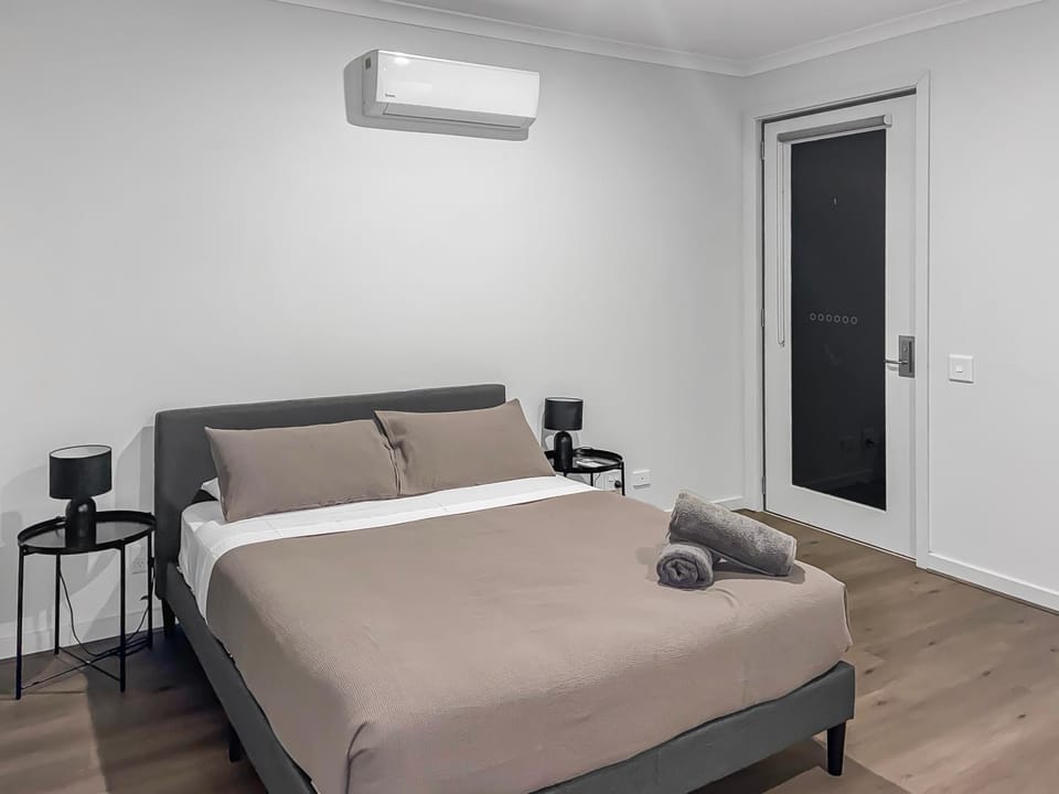 Bed, Photo of the whole room, Bedroom, towels, air conditioner