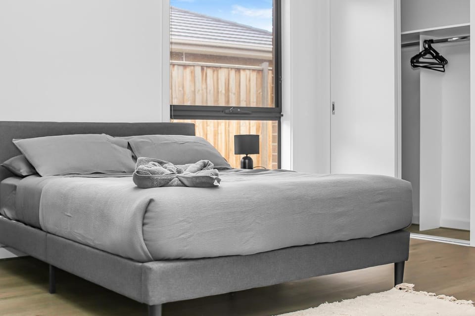 Bed, Photo of the whole room, Bedroom, wardrobe