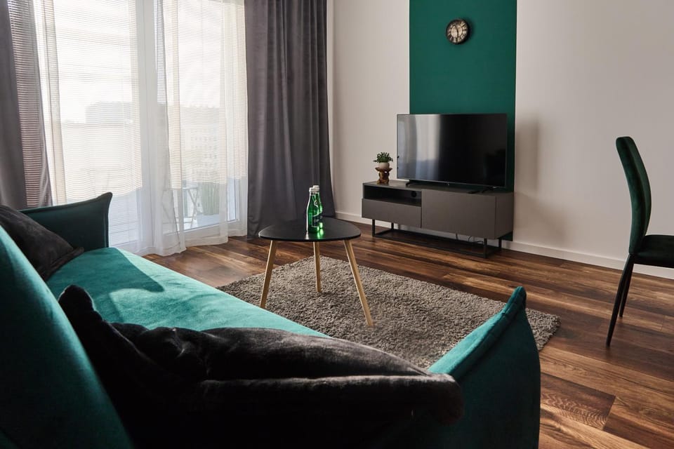 TV and multimedia, Living room, Seating area, Evening entertainment