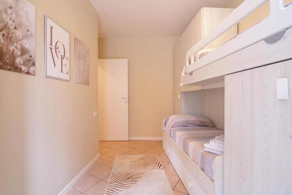 Tower & Lake Holiday Apartment in Province of Brescia