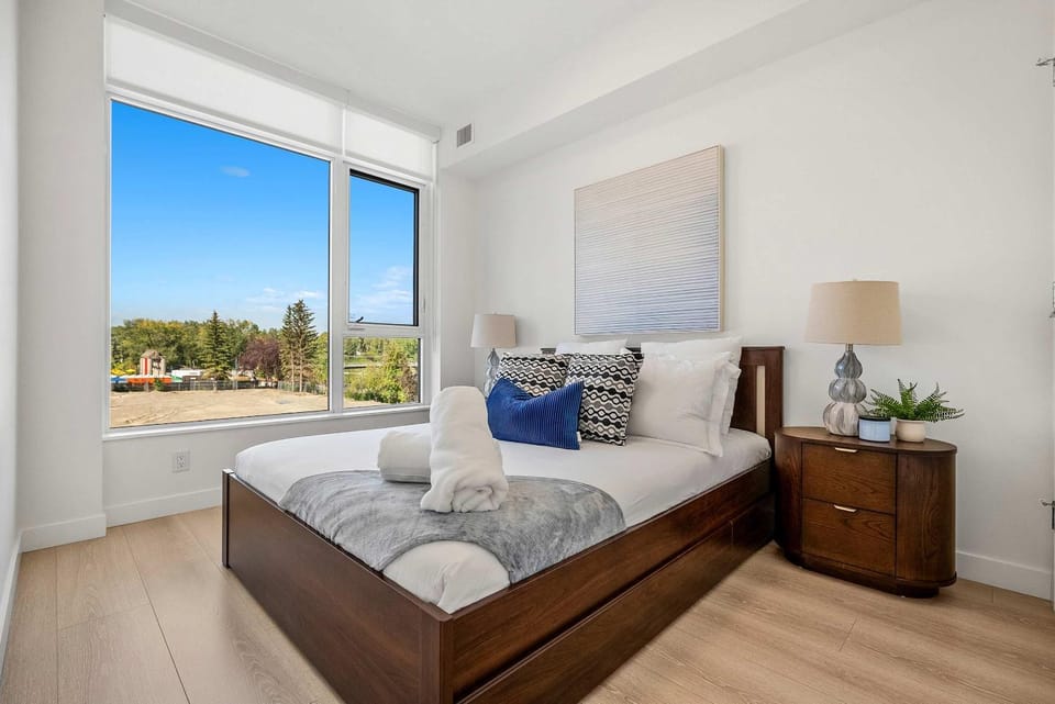 Riverside Retreat - FREE Banff Pass, Gym, Parking! Apartment in Calgary