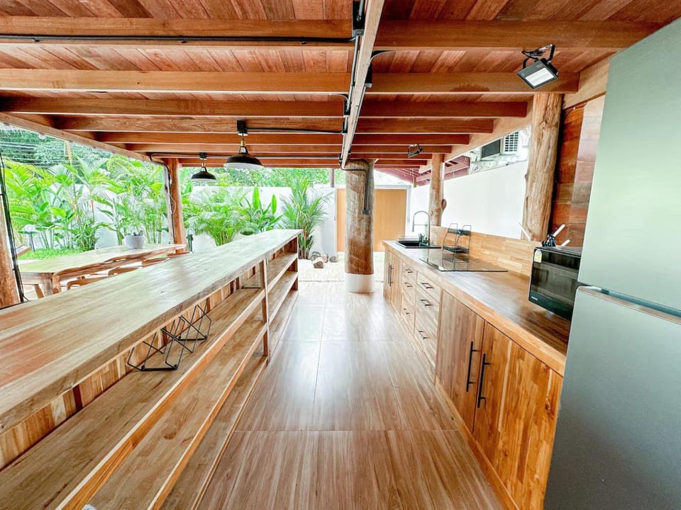 Tropical Wood 2 chambres proche mer Villa in Ko Samui