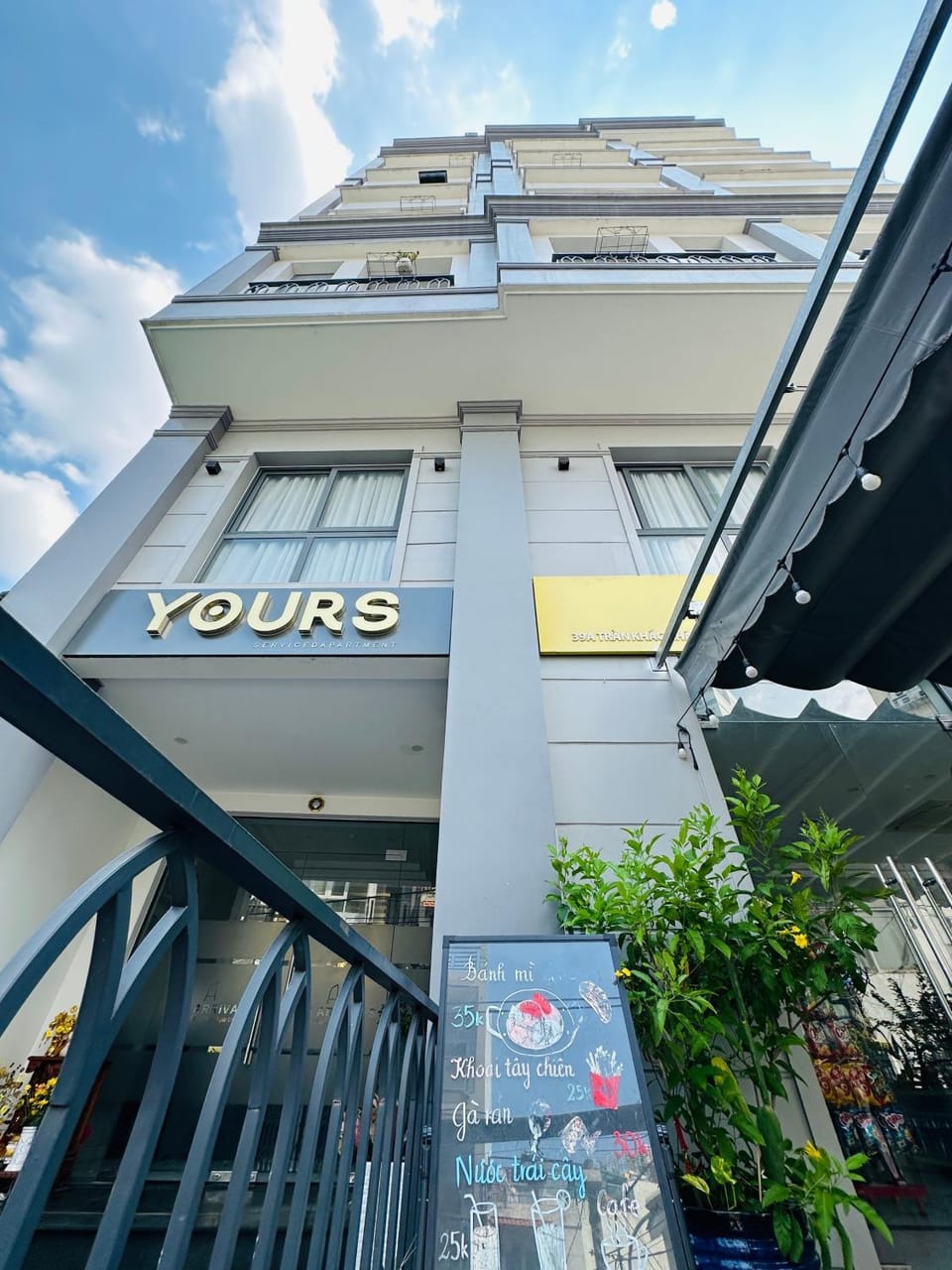 Property building, Day, Street view