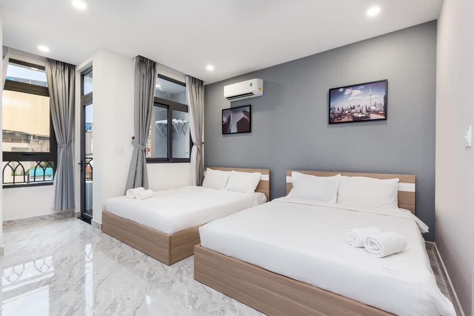 Bed, Photo of the whole room, towels