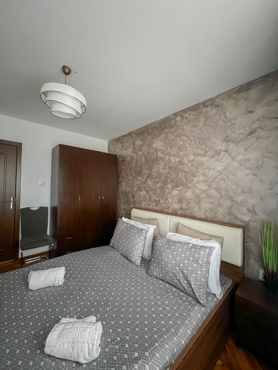 Bed, Photo of the whole room, Bedroom, towels