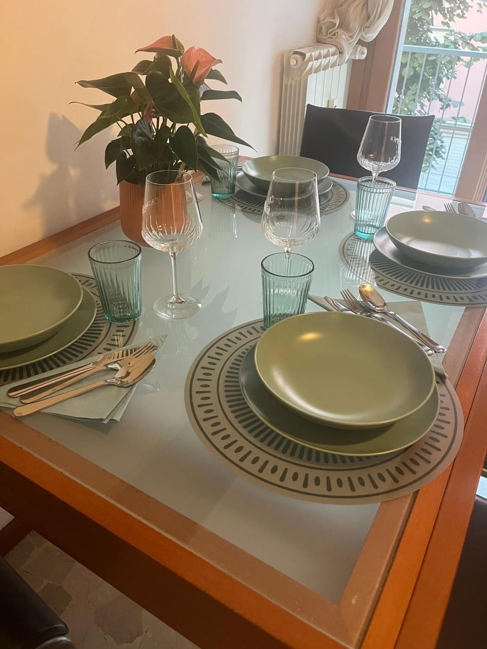 Food and drinks, Dining area, Food, Drinks, Alcoholic drinks