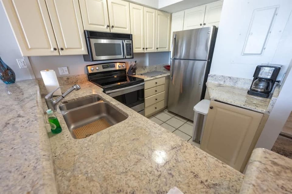 New Low Floor Direct Ocean FrontSands Beach Club! House in South Carolina