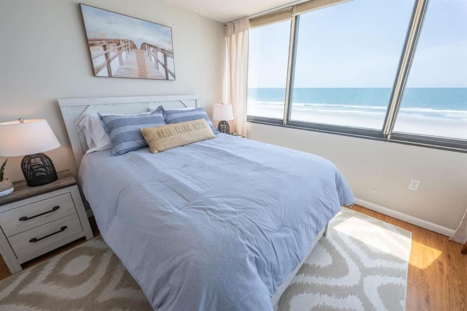 New Low Floor Direct Ocean FrontSands Beach Club! House in South Carolina