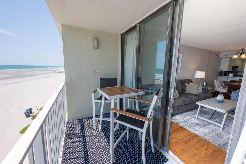 New Low Floor Direct Ocean FrontSands Beach Club! House in South Carolina