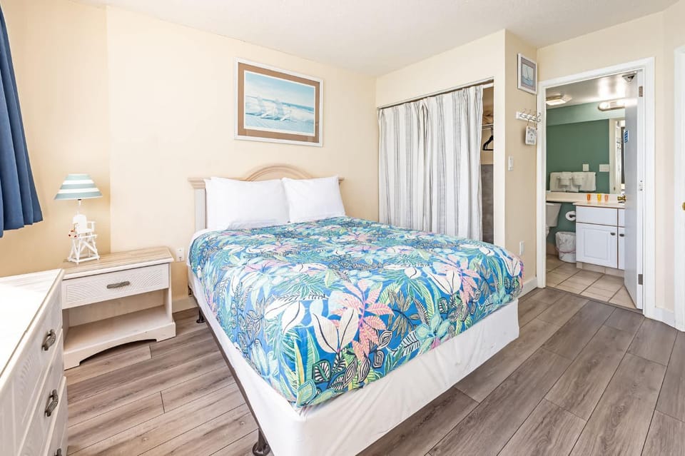 New Direct Ocean View, Exclusive Sand Beach Club! House in South Carolina