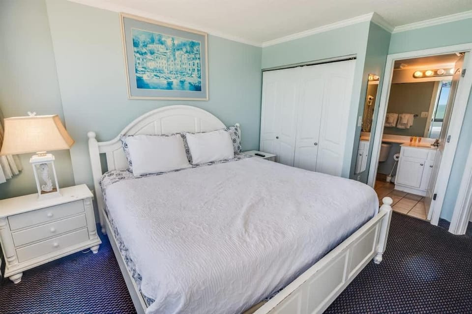 Exclusive Sands Beach Club New Direct Ocean View, House in South Carolina