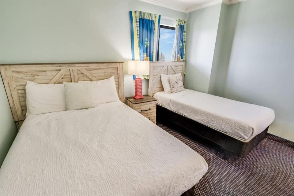 Exclusive Sands Beach Club New Direct Ocean View, House in South Carolina