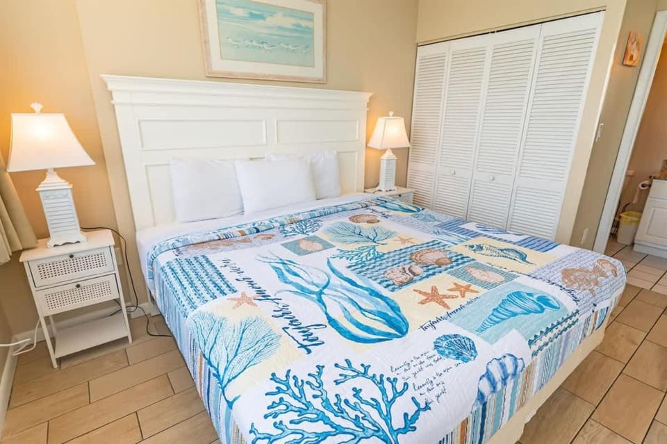 Oceanfront 2BR-Exclusive Sand Beach Club! House in South Carolina