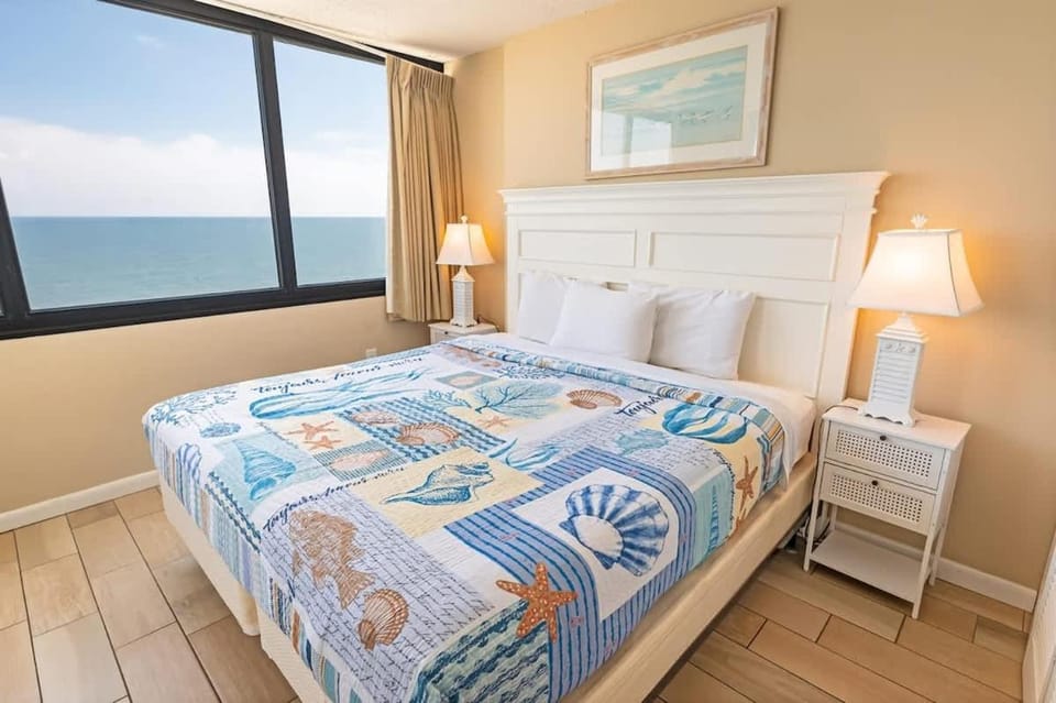 Oceanfront 2BR-Exclusive Sand Beach Club! House in South Carolina