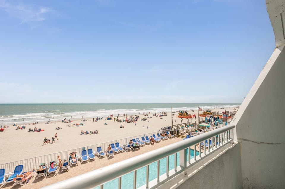 Oceanfront Corner, Low Floor, Ocean Annies, Pools! House in South Carolina