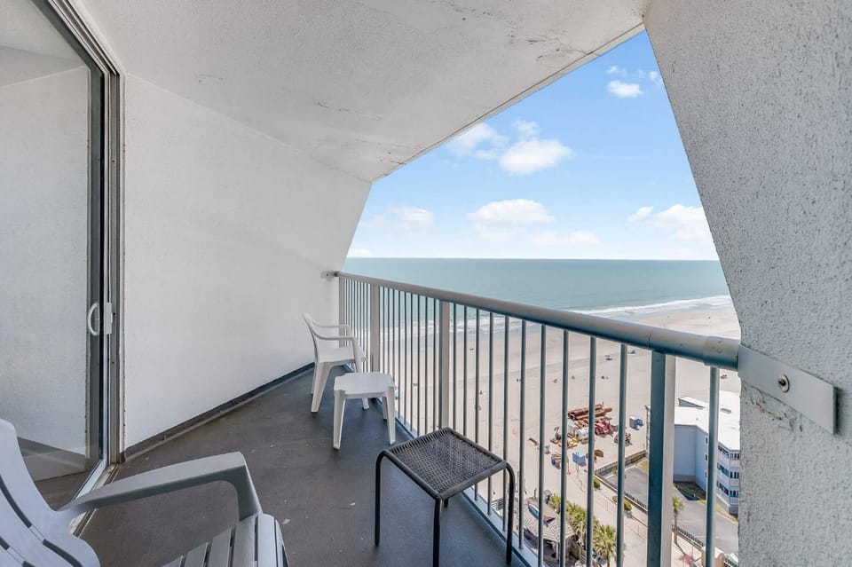 Heated pools, Oceanview, and New Ocean Annie's! House in South Carolina