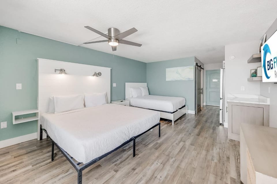 Heated pools, Oceanview, and New Ocean Annie's! House in South Carolina
