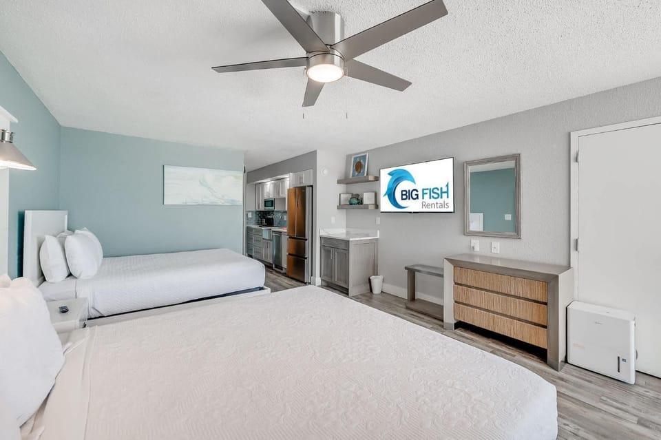 Heated pools, Oceanview, and New Ocean Annie's! House in South Carolina