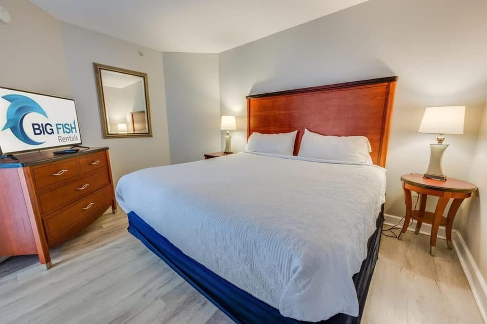 Amazing Oceanfront condo with pool & balcony views House in Myrtle Beach