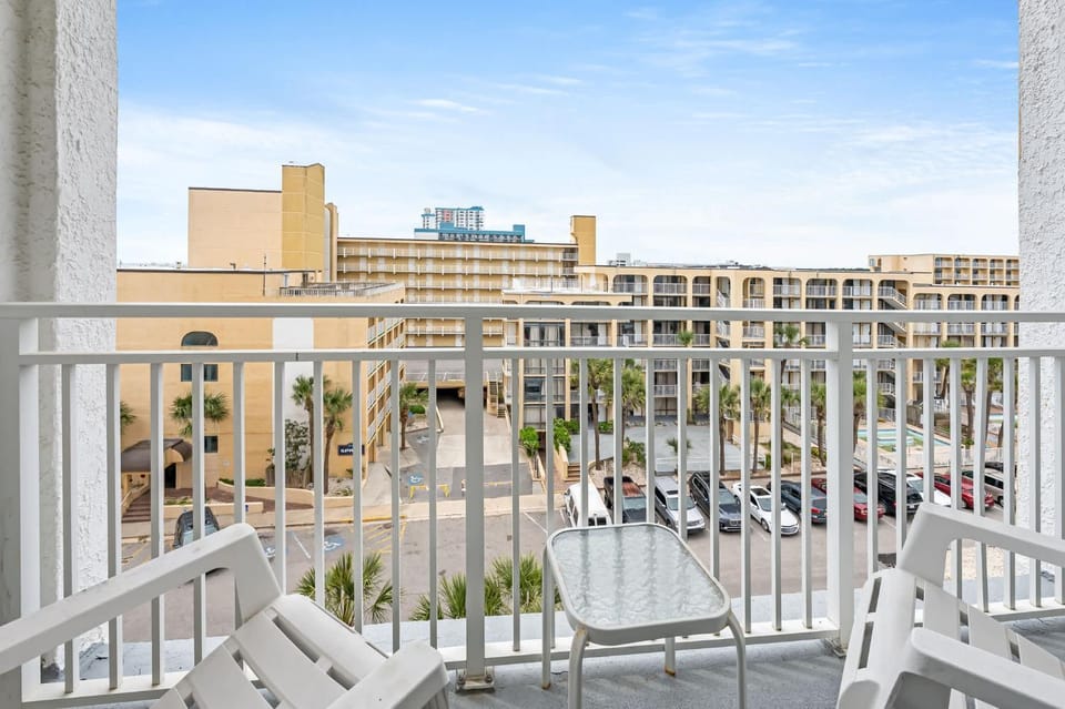 Fantastic view, 2 Full beds, 7th floor at Sea Mist House in Myrtle Beach