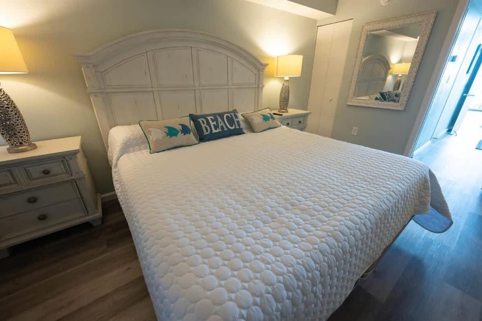 New High Floor, Direct Sea Watch, King Bed, Decor! House in South Carolina